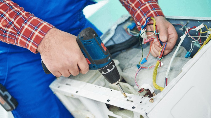 Gaziemir Electrolux Electrolux çamaşır makinesi kart tamiri – Su almama arızası orijinal parça ile giderildi. - Teknik servis örneği